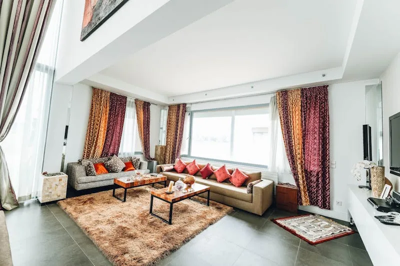 تصميم غرفة صغيرة المساحة انيقة مودرن